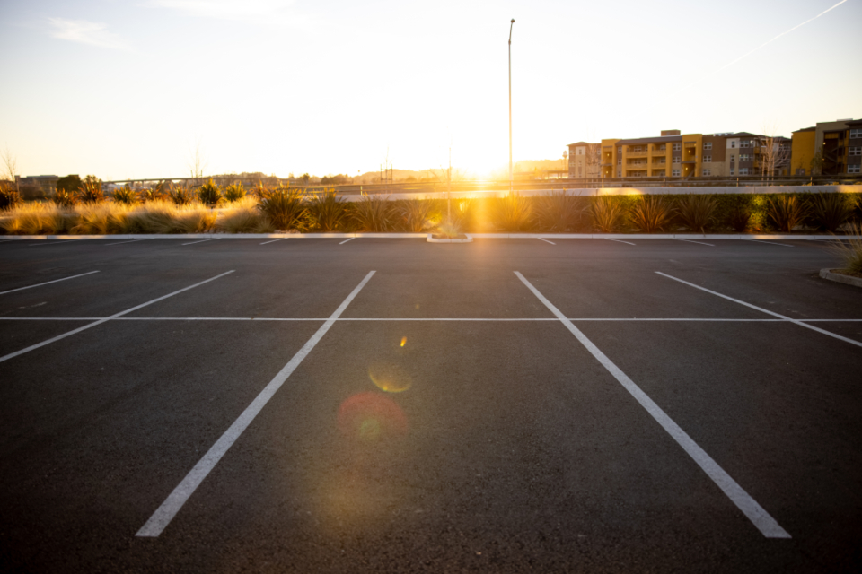 iscrtavanje parkirališta, iscrtavanje parkinga, iscrtavanje parkirnih mjesta, označavanje parkirnih mjesta, obilježavanje parkirnih mjesta, crtanje linija na parkingu, iscrtavanje parking linija, bojanje linija na parkingu, označavanje parkinga, izrada oznaka na parkiralištu, obnova parking linija, parking signalizacija, signalizacija parkirališta, uređenje parkirališta, asfaltiranje i iscrtavanje parkinga, iscrtavanje privatnog parkirališta, iscrtavanje parkinga ispred zgrade, iscrtavanje parkinga za poslovne objekte, horizontalna signalizacija, horizontalna prometna signalizacija, horizontalna signalizacija Zagreb, izrada horizontalne signalizacije, izvođenje horizontalne signalizacije, iscrtavanje horizontalne signalizacije, obilježavanje prometnih površina, oznake na kolniku, iscrtavanje oznaka na asfaltu, bojanje prometnih oznaka